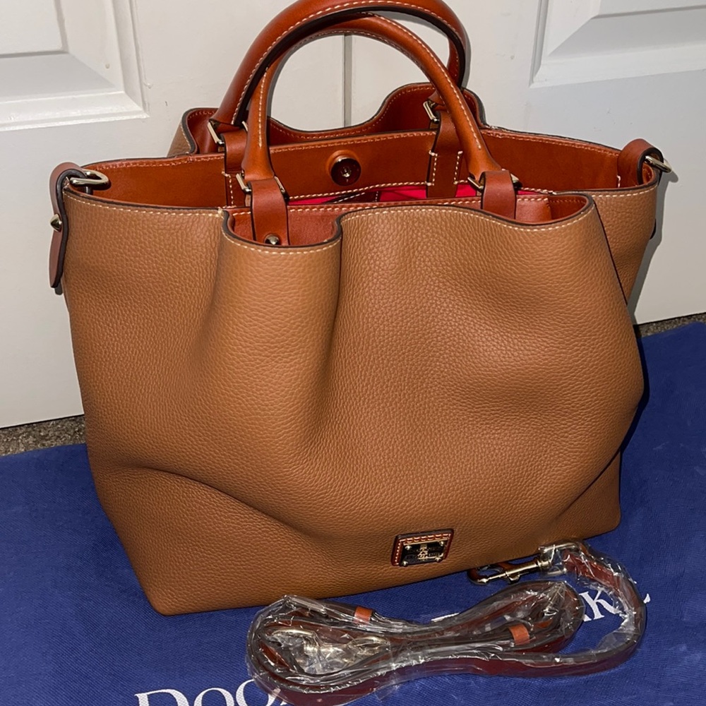 Dooney & Bourke Pebble Grain Large Barlow NEW